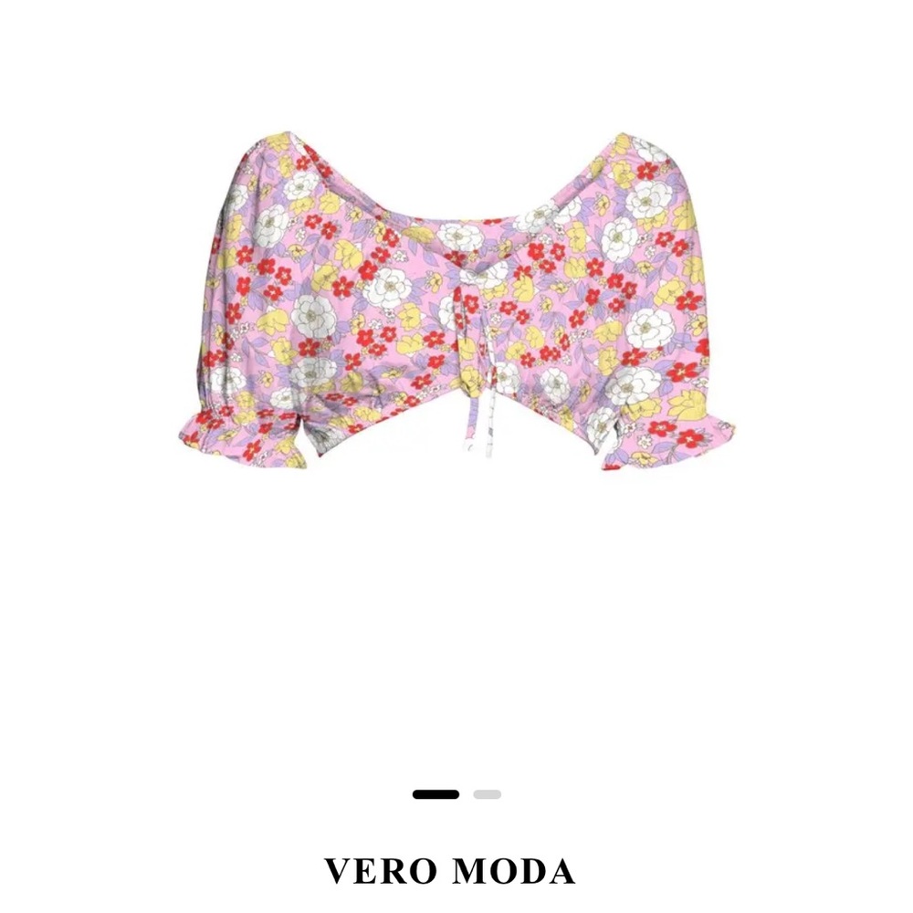 NWOT Vero Moda floral crop top.